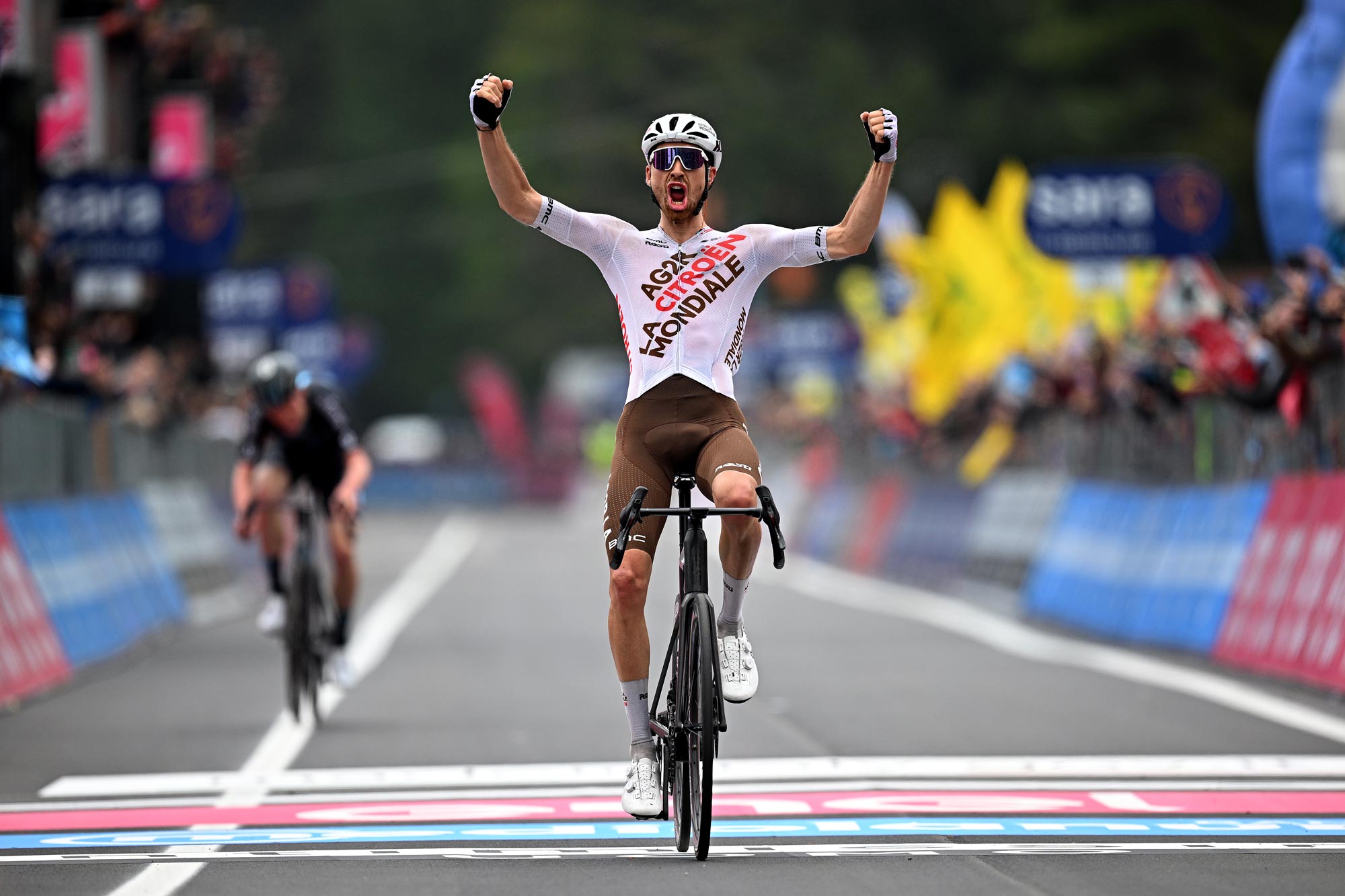 Aurélien Paret-Peintre remporte la quatrième étape du Giro d’Italia